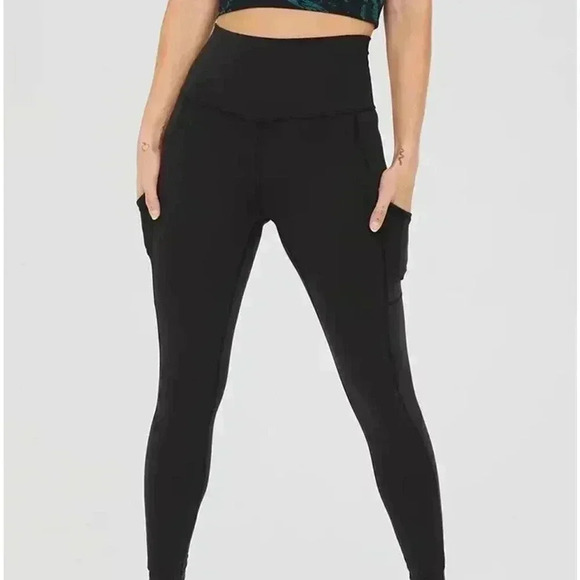 New OFFLINE BY AERIE Hi-Rise Top/Side Ribbed with pockets leggings Size M - Picture 1 of 5